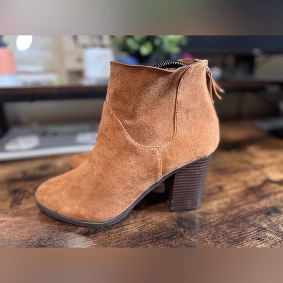 Brash‎ Women's Tan Suede Ankle Booties size 9 - Picture 3 of 9